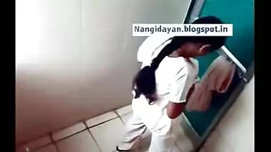 Mumbai Girls get recorded while peeing
