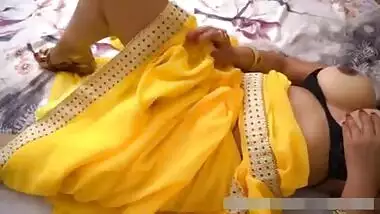 Indian Bhabhi Play with Pussy and Big Boobs In Yellow Saree