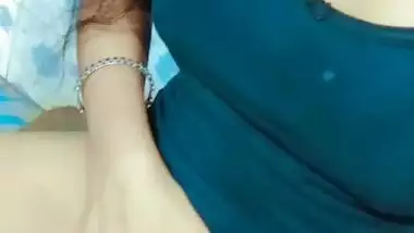 Cute desi girl spreading pussy lips viral xxx