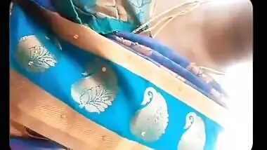 Darring Aunty Boobs Show in Moving Two Wheeler