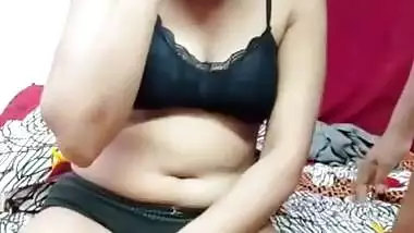 Xxxvadoi busty indian porn at Hotindianporn.mobi