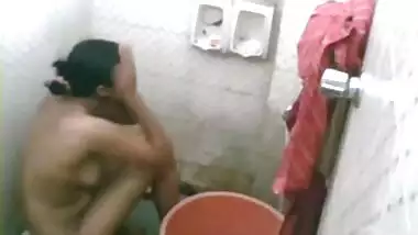 desi girl bathing