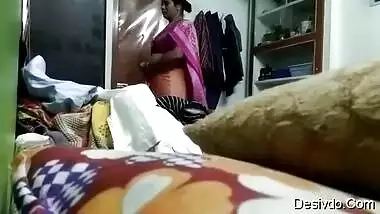 desi tamil mom chenging n saree wearing record by secretly