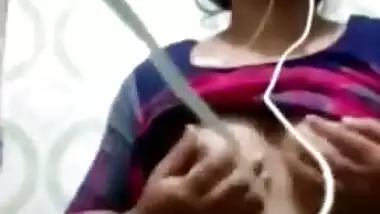 Desi Girl Shows Her Boobs On Vc