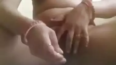 Mature Aunty Showing And Fingering