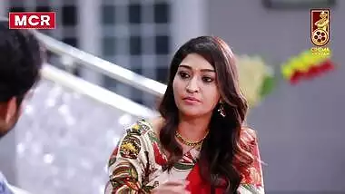 Tamil Serial MILF Neelima Rani Super Hot Milky Navel Show in Saree