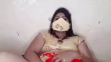 Sexy Bhabhi fingering her pussy