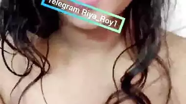 Desi Girl Riya Shows Nude Body with Dirty Talking