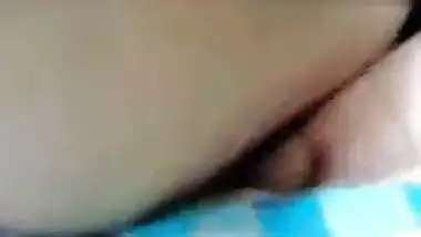Hot Dhaka babe licks BF’s dick in the Bangladeshi bf MMS