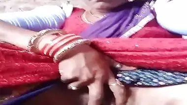 Indian porn of a desi lady showing her pussy