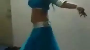 Sexy Mujra of a hot Indian girl for a client
