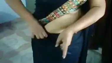 Indian aunty puts on her sari 