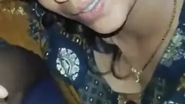 Village slut Bhabhi giving nice blowjob to customer