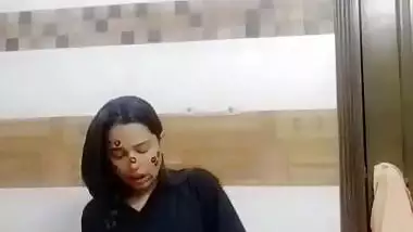 Indian nude MMS of a sexy girl fingering in her bathroom