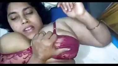 A mittle video collection of busty amateur indian aunty