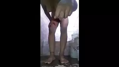 SEXY VIDEO OF BEAUTIFUL INDIAN LADY FINGERING HARD