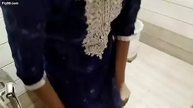 Bhen give first experience to bhai how to fuck in hindi audio.When she is getting bored he is asking dirty about sex.