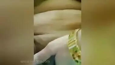 Married desi aunty showing wet pussy while bathing