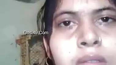 Today Exclusive- Desi Bhabhi Record Her Bathing Video