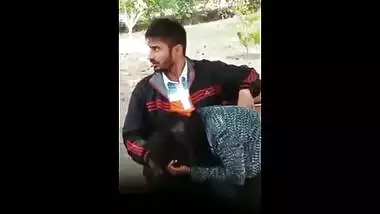 Desi hot girl giving an outdoor blowjob MMS