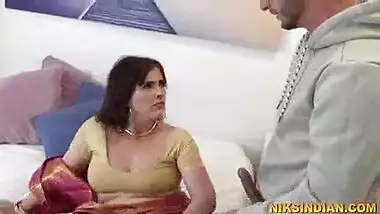 Hot aunty in saree home porn video