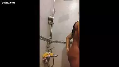 Sexy tamil girl bathing video