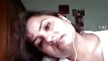 Sexy Nri Milf Showing Her Boobs on video call
