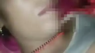 Horny Desi Bhabhi masturbation session in the solo XXX clip close-up