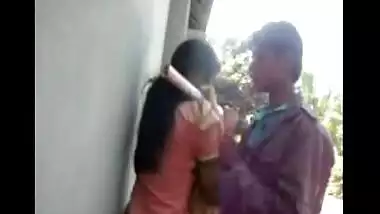 Indian outdoor porn foreplay of young Delhi college students