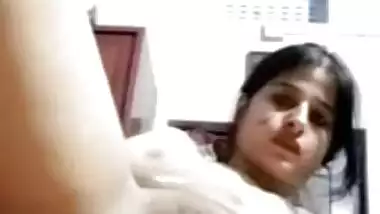 Sexy Bengali beauty rubbing her pussy video leaked