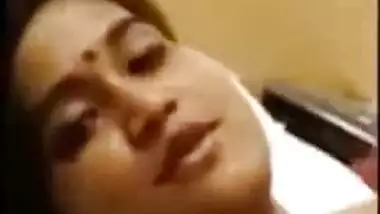 Hot looking cute Desi angel makes an MMS selfie episode with fella