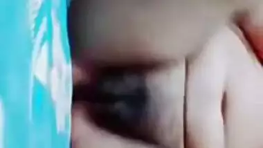 Desi Girl Showing Her Nude Body And Masturbating Part 1