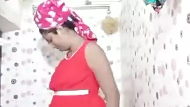 Swathi naidu wearing dress after her bath