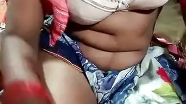 Today Exclusive- Village Bhabhi Showing Her Boobs And Give Handjob