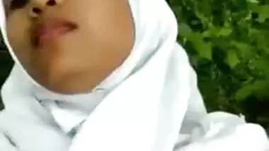 Muslim girl outdoor sex MMS video scandal