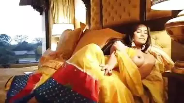 Poonam Pandey Flaunting Nude Body In Sensational Video