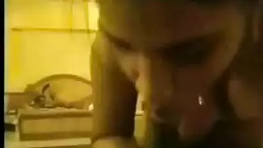 Indian girl sucking guy at hotel 