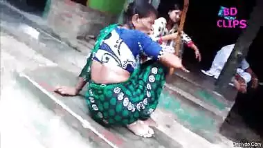 Indian Aunty Showing Her Tits and Pussy Prt 1