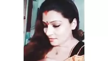 South tamil Girls Cute Cleavage Musically Ever!