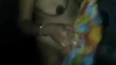Desi village girl washes her slender body in front of XXX camera