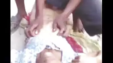 Village rendy fucked by rickshaw wala in public toilet
