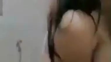 Babe showing naked figure in desi viral sex