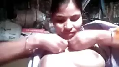 Indian love exposes her XXX titties on phone cam for online sex friend