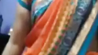 Desi village bhabi show her sexy pussy