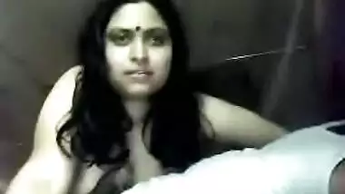 Sexy bhabhi during her period giving her man a h