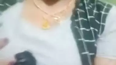 Horny Bhabhi provocatively displays her XXX Desi pussy on camera