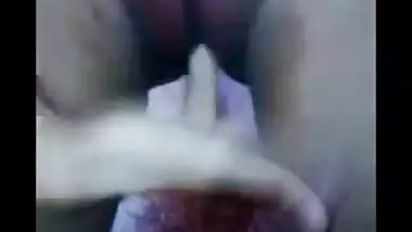 Slim Indian teen seductively fingers own cunny like real porn star