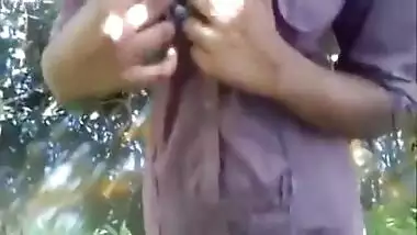 Desi college girl showing tits in park