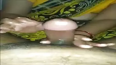 desi randi bhabhi giving oil massage to cock