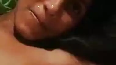 Hot and sexy Tamil girlâ€™s Tamil cum facial video